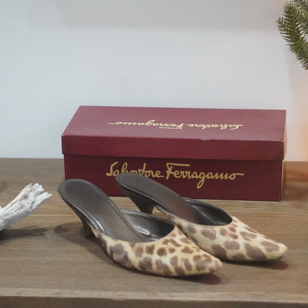 Salvatore Ferragamo Italy Leopard Print Classic Fur low heels